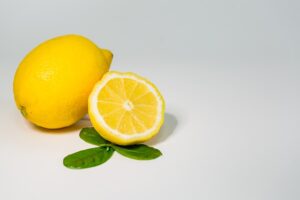 Read more about the article नींबू (lemon) खानेके के 6 आश्चर्यजनक लाभ जो आप शायद नहीं जानते होंगे? Benefits of Lemon in Hindi